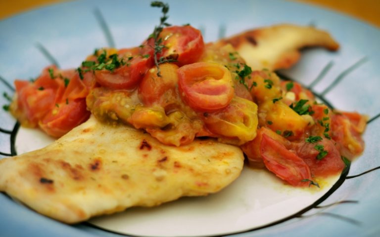 Frango com tomate cereja