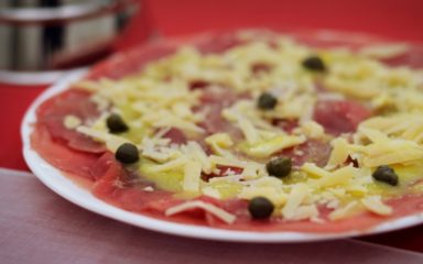 Carpaccio ao molho de mostarda