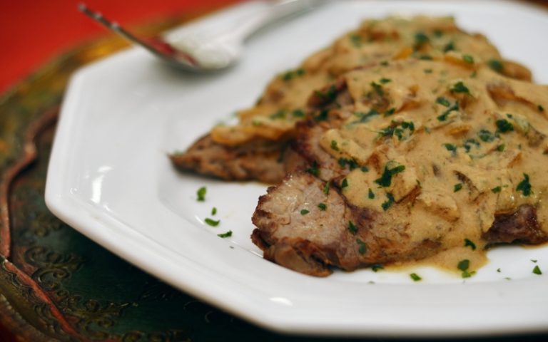 Filé mignon ao molho de iogurte