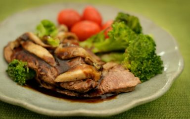 Filé mignon com brócolis e shitake