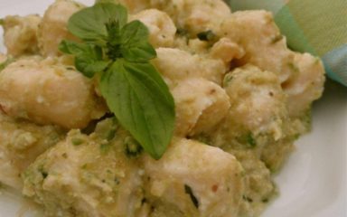 Nhoque de ricota com pesto de abobrinha