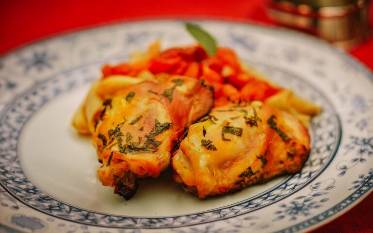 Cortes de frango assados ao suco de laranja