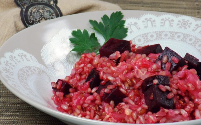 Arroz cateto cremoso com beterraba