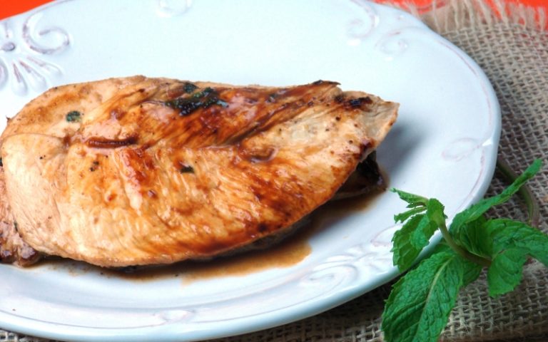Frango marinado com balsâmico e laranja