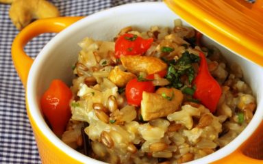 Risoto de arroz multigrãos queijo brie, castanha de caju e pimenta biquinho