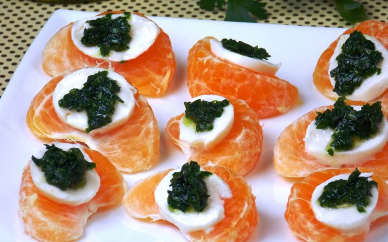 Canapés de tangerina e muçarela