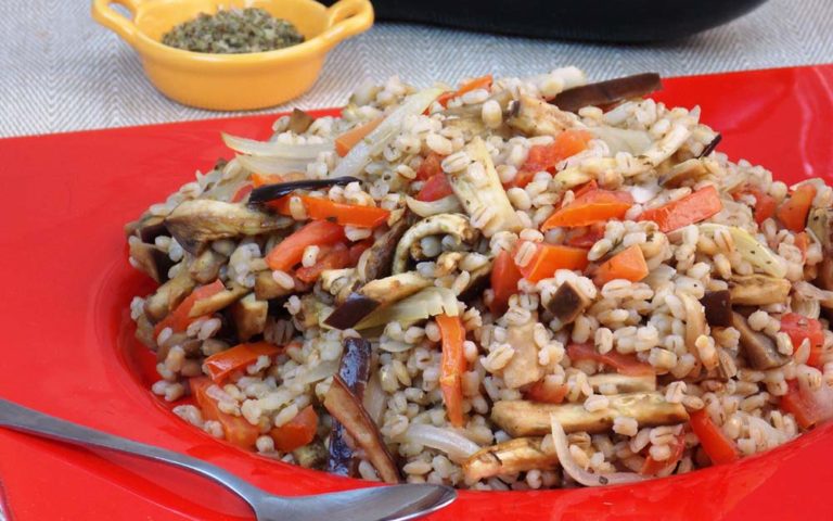 Cevadinha com berinjela e tomate