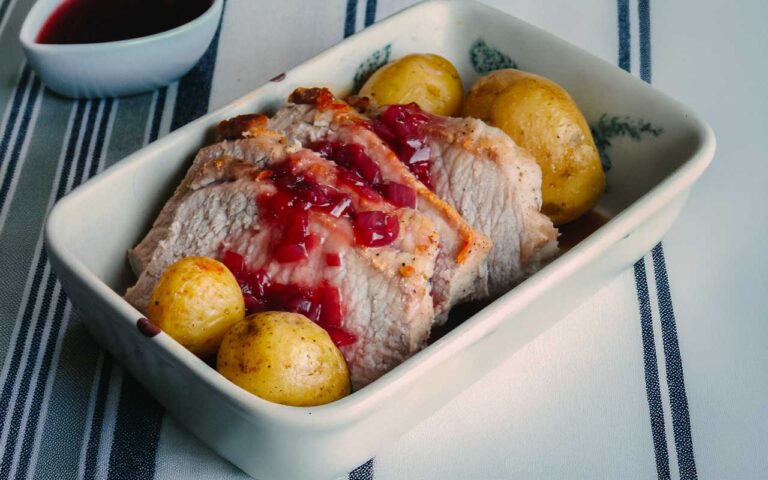Lombo assado ao molho de cranberry