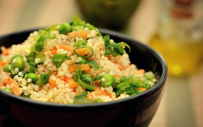 Quinoa com ervilha e cenoura