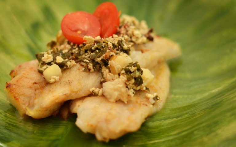 Filé de peixe com molho de manjericão