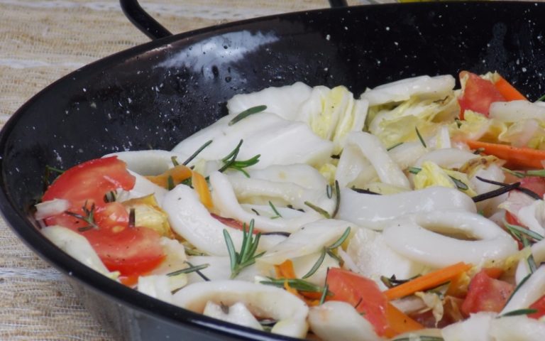 Lula salteada com vegetais