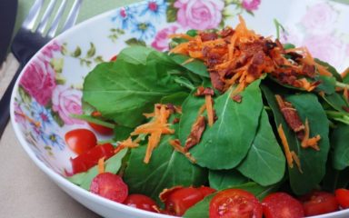Salada com crisps de presunto parma
