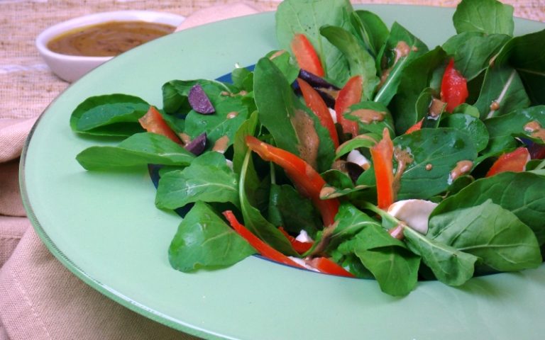Salada de rúcula com molho especial de mostarda