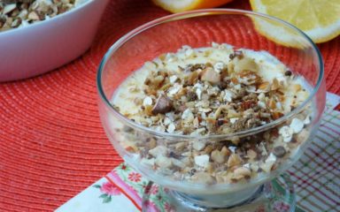 Creme de limão com granola crocante