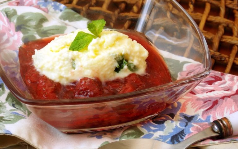 compota de morango com creme de mascarpone