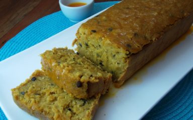 Bolo cremoso de maracujá com entrecasca