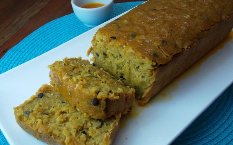 Bolo cremoso de maracujá com entrecasca