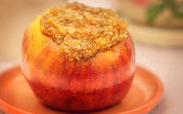 Maçãs recheadas com aveia