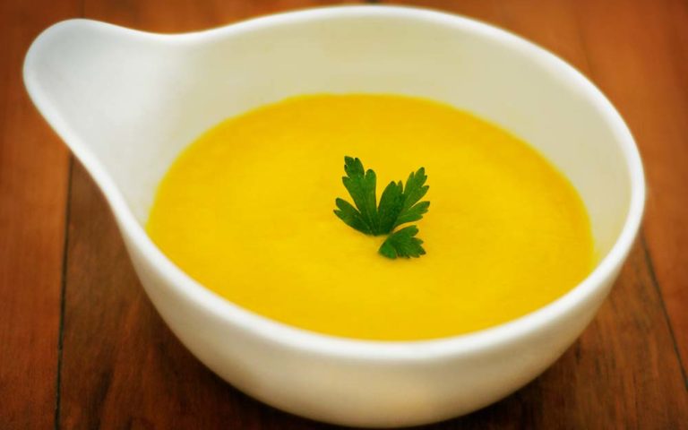 Sopa de cenoura, mel e gengibre