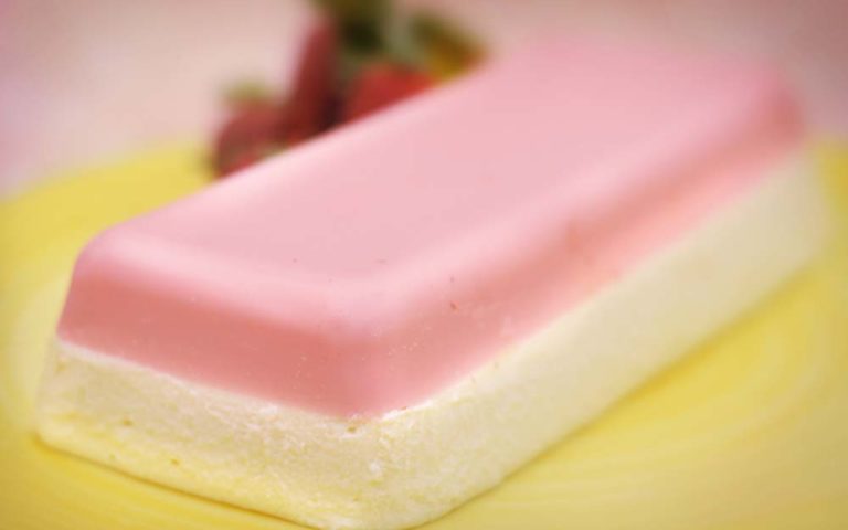 Terrine de ricota com iogurte de morango