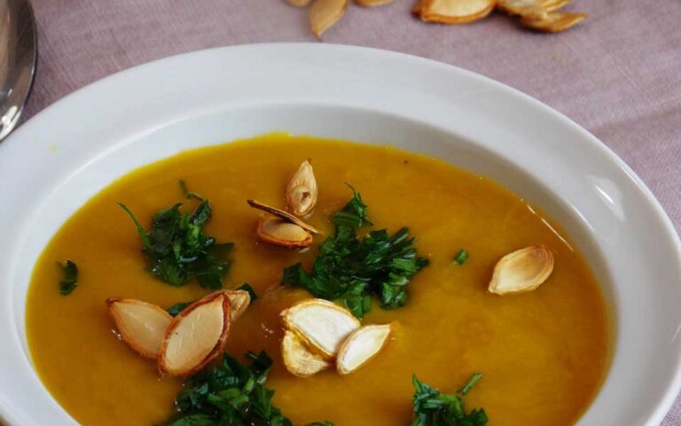 Sopa fria de abóbora tailandesa
