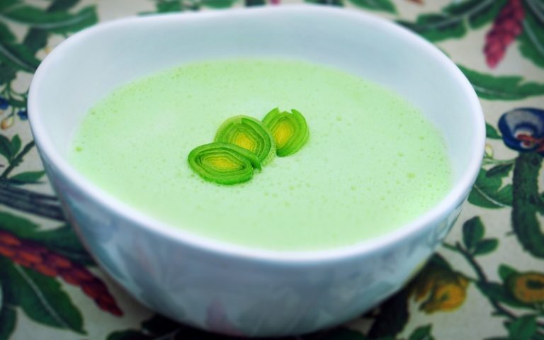 Sopa creme de alho poró