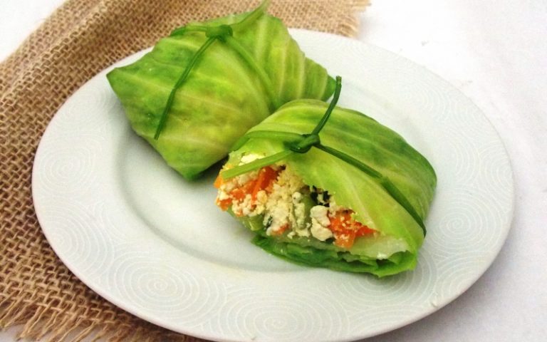 Trouxinhas de repolho com legumes e ricota