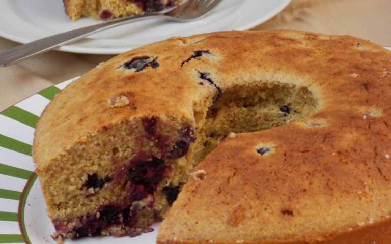 Bolo integral de frutas vermelhas