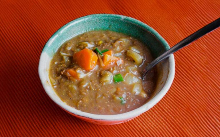 Sopa de lentilha com cenoura