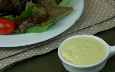 Molho refrescante de abacate para salada