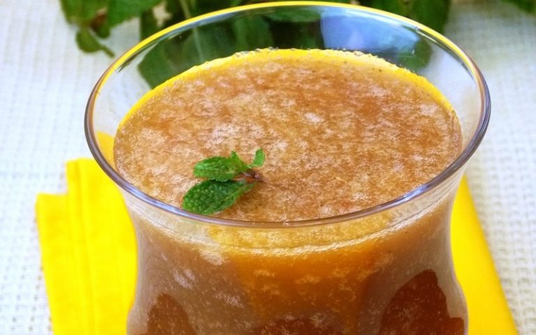 Suco de maçã com morango e hortelã
