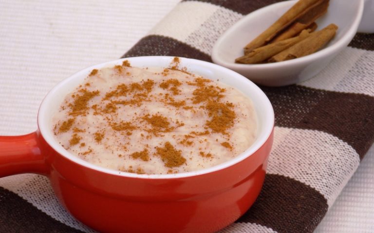 Mingau de aveia com mel e canela