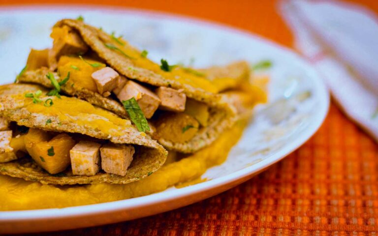 Crepe verde com abóbora e tofu/ricota