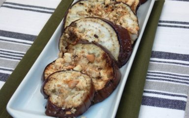 Berinjela assada com castanhas