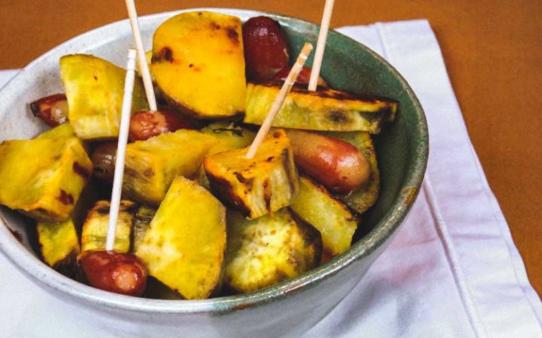 Aperitivo junino (batata doce e pinhão assados)