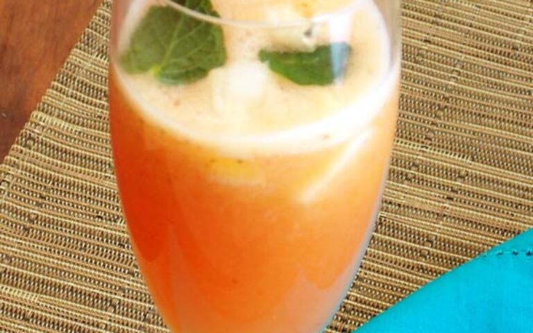 Coquetel de frutas sem álcool