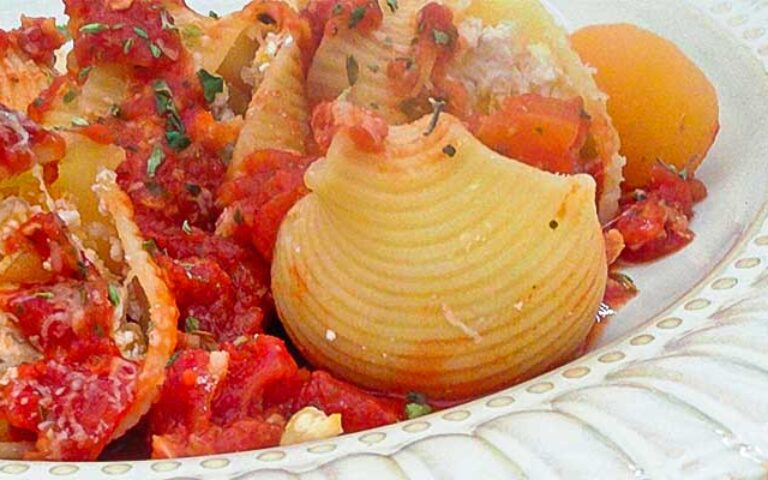 Conchigliones recheados com damasco, ricota e nozes