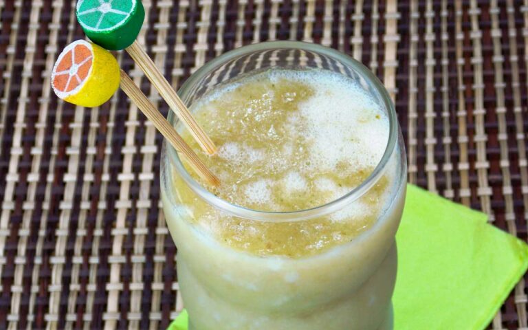 Suco de pêra com laranja e hortelã