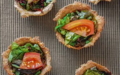 Cestinha de grissini com saladinha