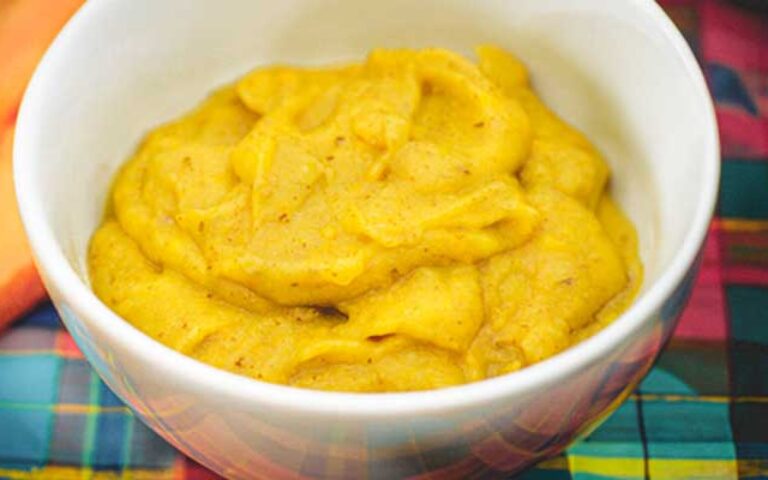 Papa de batata, cenoura e fígado